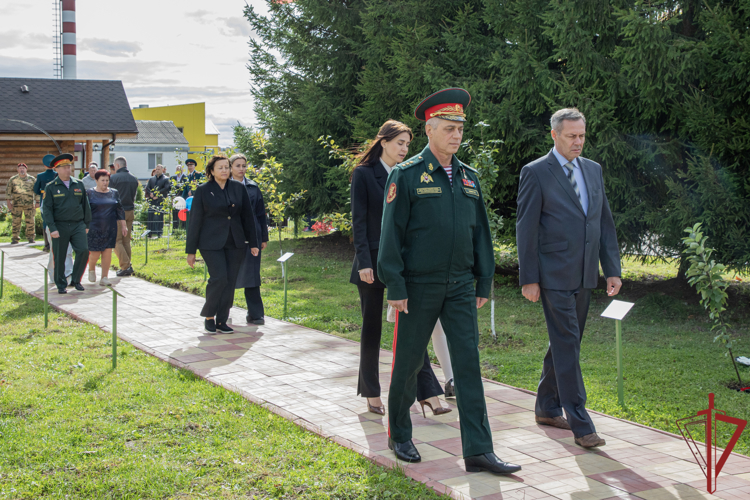 Начальник Главного штаба Росгвардии Герой России генерал-полковник Сергей Бойко принял участие в открытии гранитных стел воинам-инженерам в ЦИТО Росгвардии (видео)