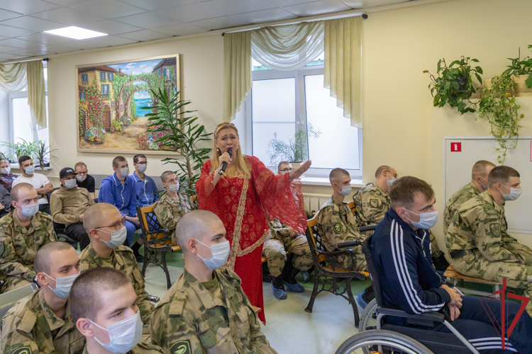 В День города Москвы Образцово-показательный оркестр Росгвардии выступил с концертом для раненых участников СВО