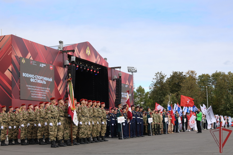 Военно-спортивный фестиваль «10 лет Росгвардии» собрал более 25 тысяч участников и гостей в «Лужниках» (видео)