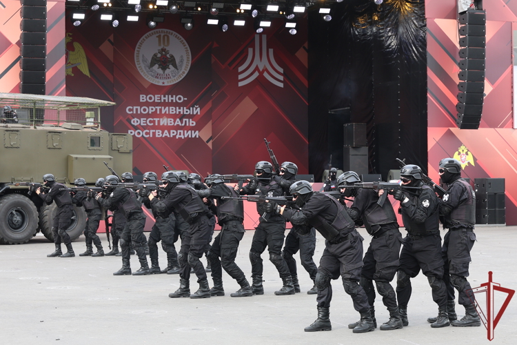 Военно-спортивный фестиваль «10 лет Росгвардии» собрал более 25 тысяч участников и гостей в «Лужниках» (видео)