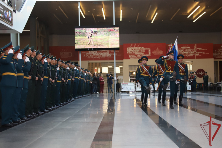 Первокурсники Новосибирского военного института Росгвардии приняли Военную присягу