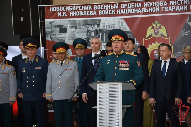 Первокурсники Новосибирского военного института Росгвардии приняли Военную присягу