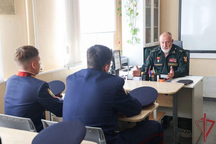 Кадеты Московского президентского кадетского училища Росгвардии встретили День знаний торжественным построением