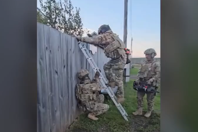 При силовой поддержке спецназа Росгвардии в Красноярском крае задержан подозреваемый в убийстве 27-летней давности (видео)