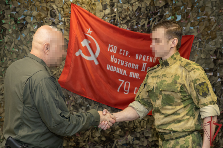 Росгвардейцам, выполняющим задачи в ДНР, вручили ведомственные награды