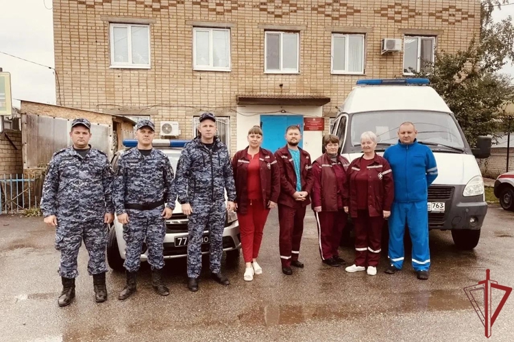 Медики Самарской области поблагодарили росгвардейцев за помощь пациенту