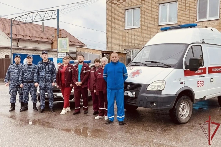 Медики Самарской области поблагодарили росгвардейцев за помощь пациенту