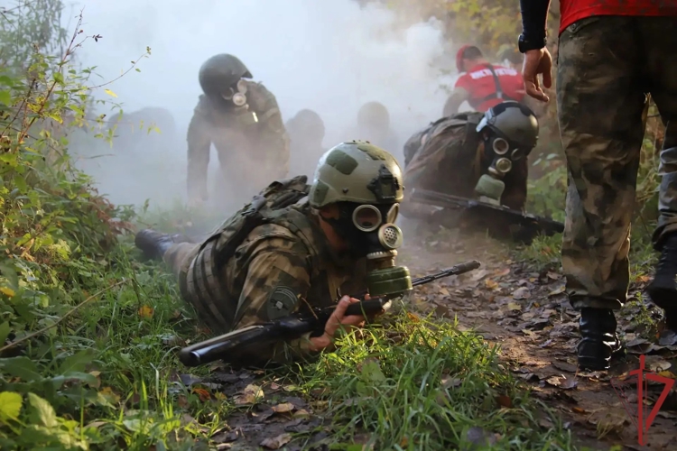 Военнослужащие спецподразделений Сибирского округа Росгвардии прошли испытания на право ношения крапового берета