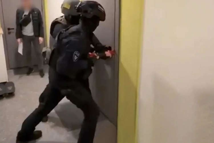 В Ульяновске при содействии спецназа Росгвардии задержаны подозреваемые за преступление 12-летней давности (видео)