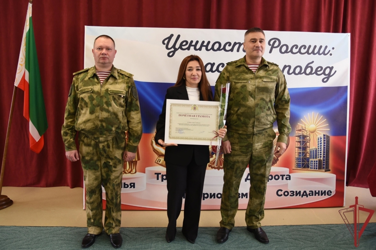 В Грозном наградили работников ведомственных образовательных учреждений Росгвардии