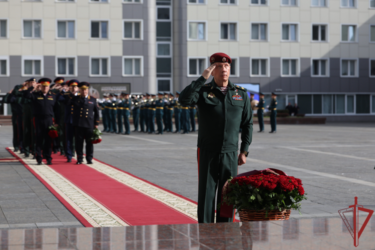 Генерал армии Виктор Золотов вручил государственные награды отличившимся росгвардейцам в честь 10-летия со дня образования Главного управления Росгвардии по городу Москве (видео)