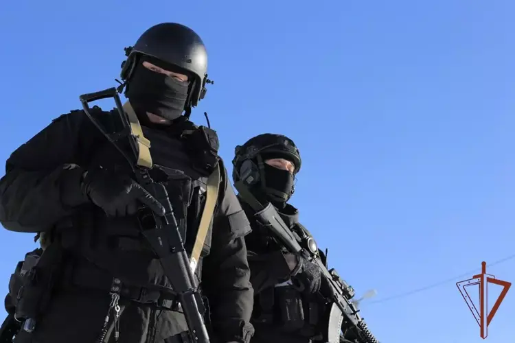 При содействии ОМОН Росгвардии на Ямале задержан подозреваемый в пропаганде терроризма (видео)