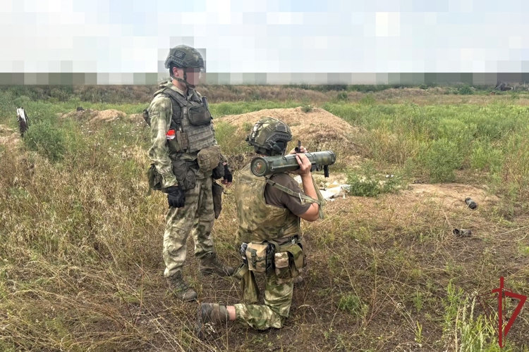 В ДНР выполняющие задачи СВО росгвардейцы совершенствуют навыки стрельбы из реактивных огнемётов (видео)